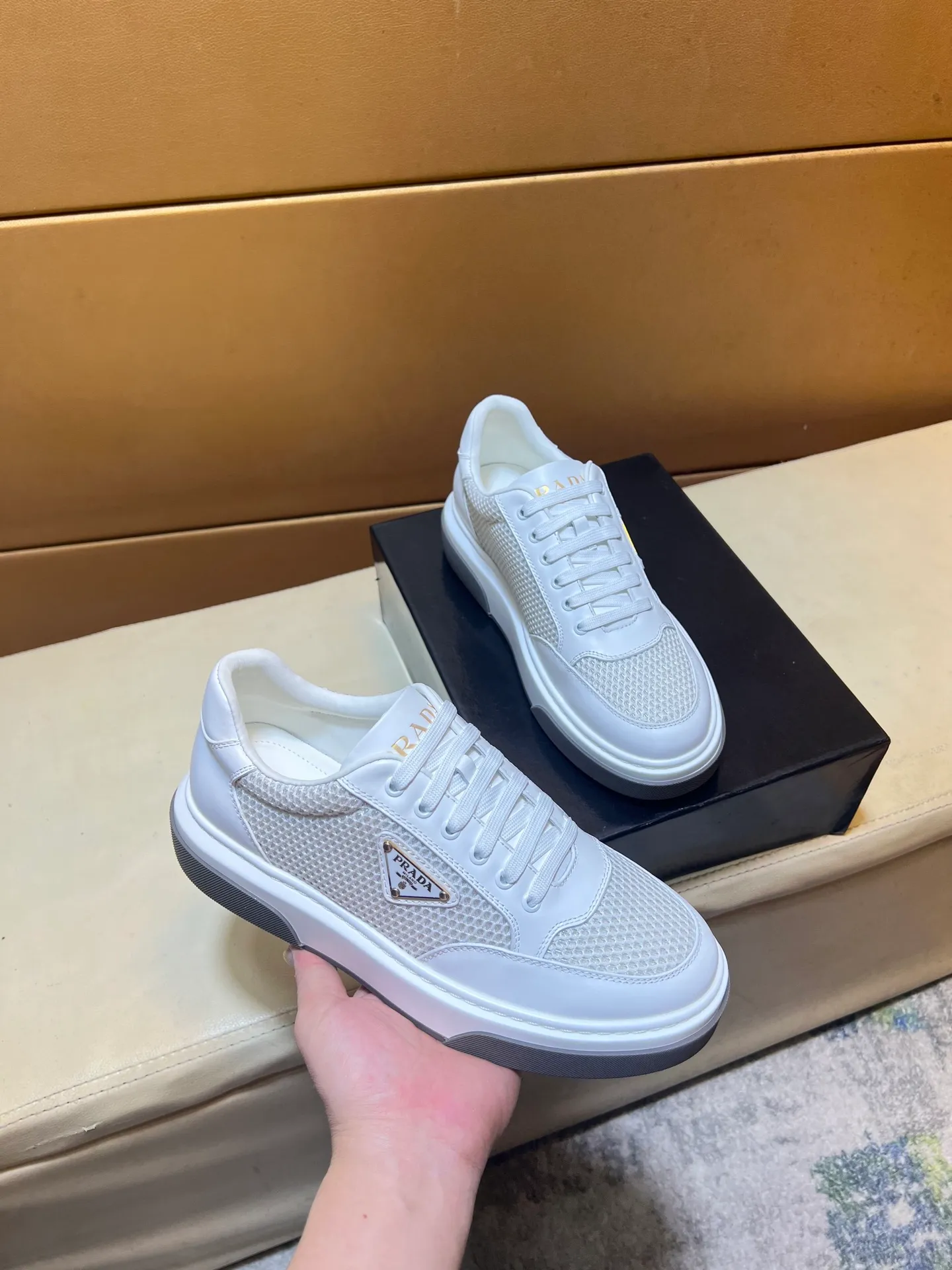 pp560💰👑👑《PRADA》【Classic Original Version】Prada: Top 🔝 Purchasing Agent 🔍🔍Sold at the latest men’s counter simultaneously, imported high-quality original version from Italy 🇮🇹: 🔝Brand silk calfskin·Shoe height, brand logo·Brand high mercerized canvas cloth·Tongue screen printing Brand logo: Prominent (high-end, extravagance, class), exquisite workmanship (imported Italian 🇮🇹 water-based mesh lining, 🐂cowhide feet), soles: original soles specially provided by the original factory, double-layer movable molding: transparent air cushion bottom, environmentally friendly, wear-resistant, ultra-light, comfortable, 🌲🌲🌲, real-life photos 🎬The real ones are more beautiful Flying code number 38-44